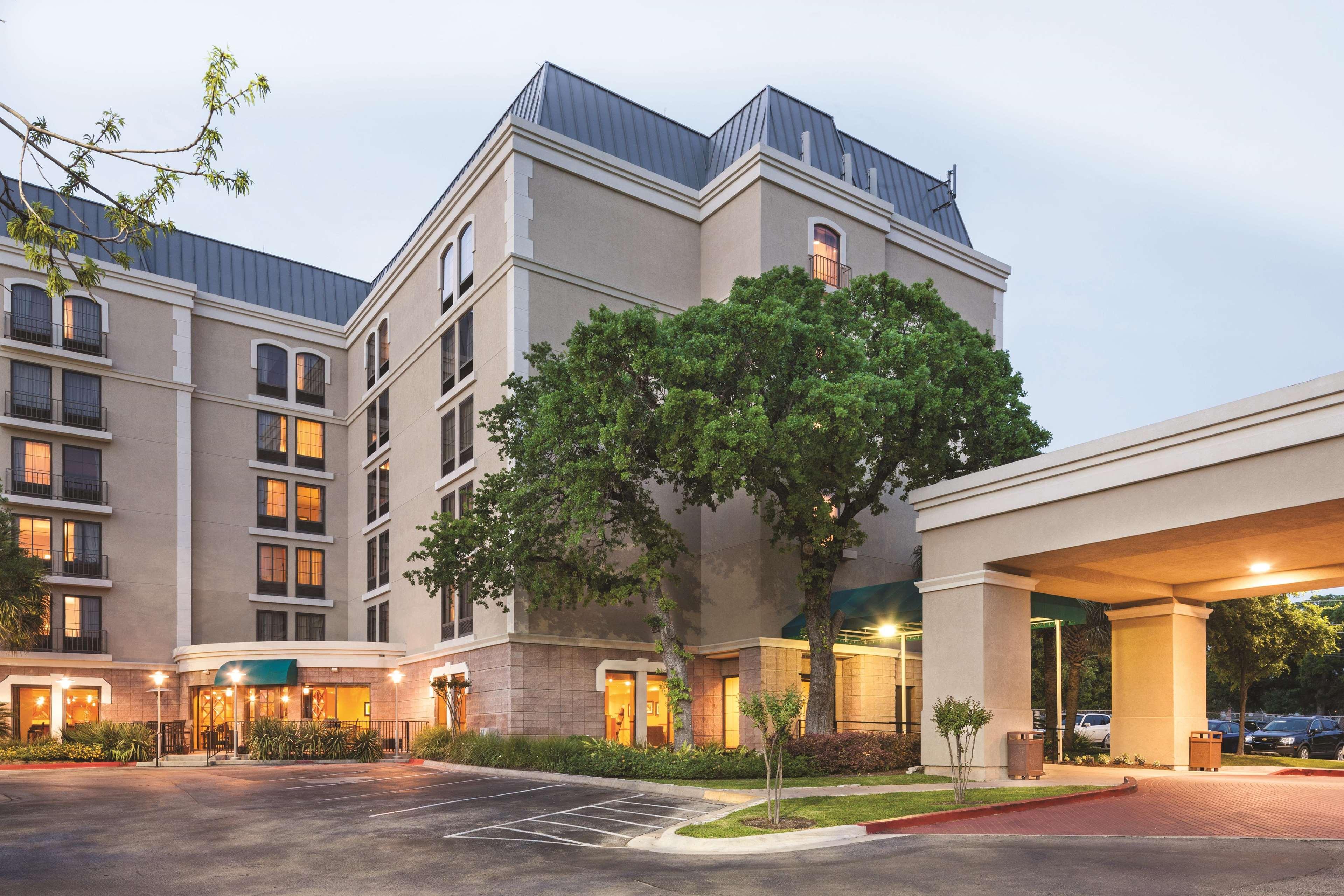 Doubletree By Hilton Austin-University Area מראה חיצוני תמונה