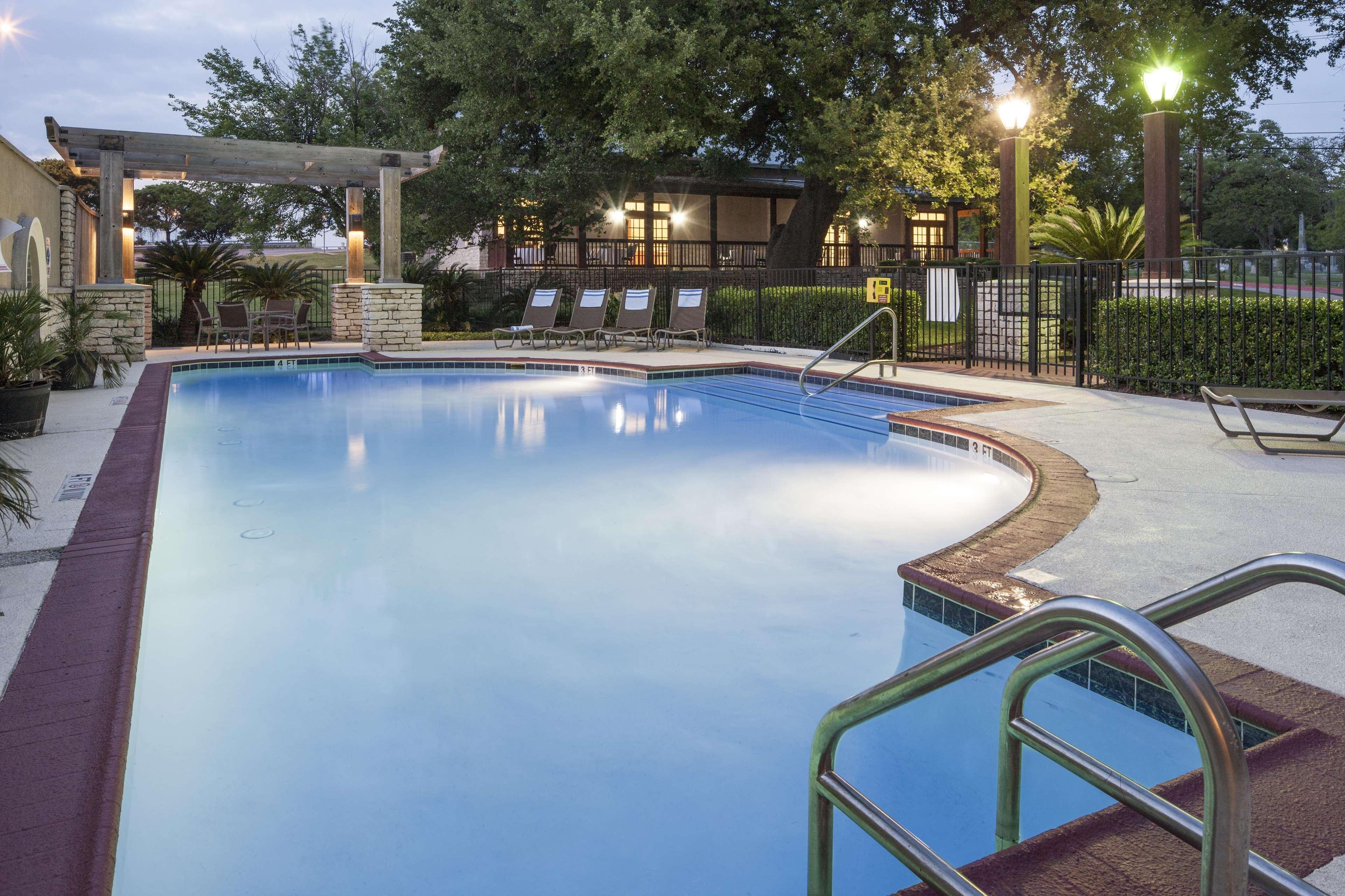 Doubletree By Hilton Austin-University Area מראה חיצוני תמונה