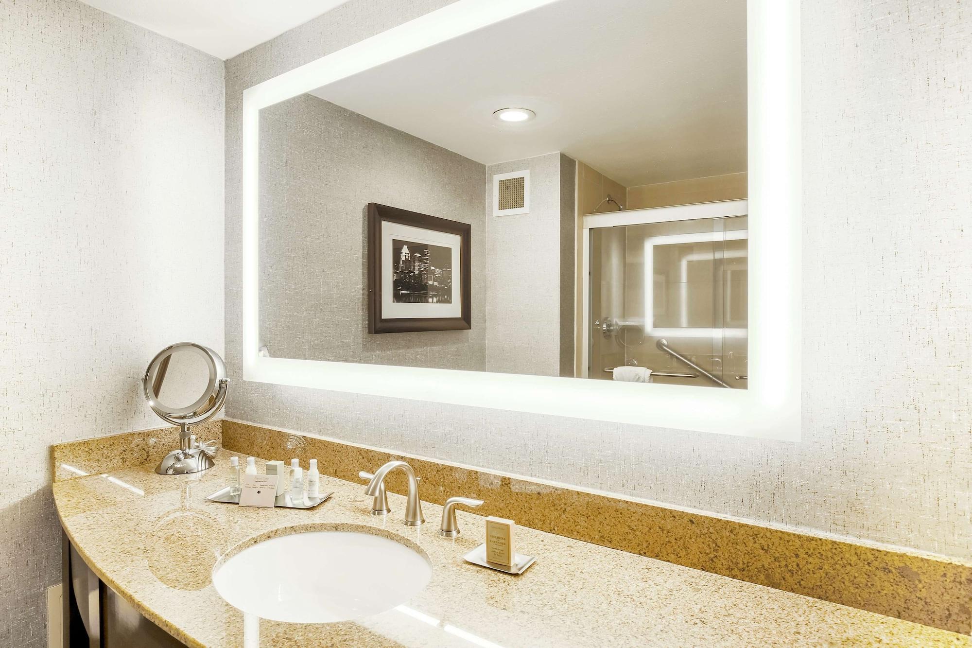 Doubletree By Hilton Austin-University Area מראה חיצוני תמונה