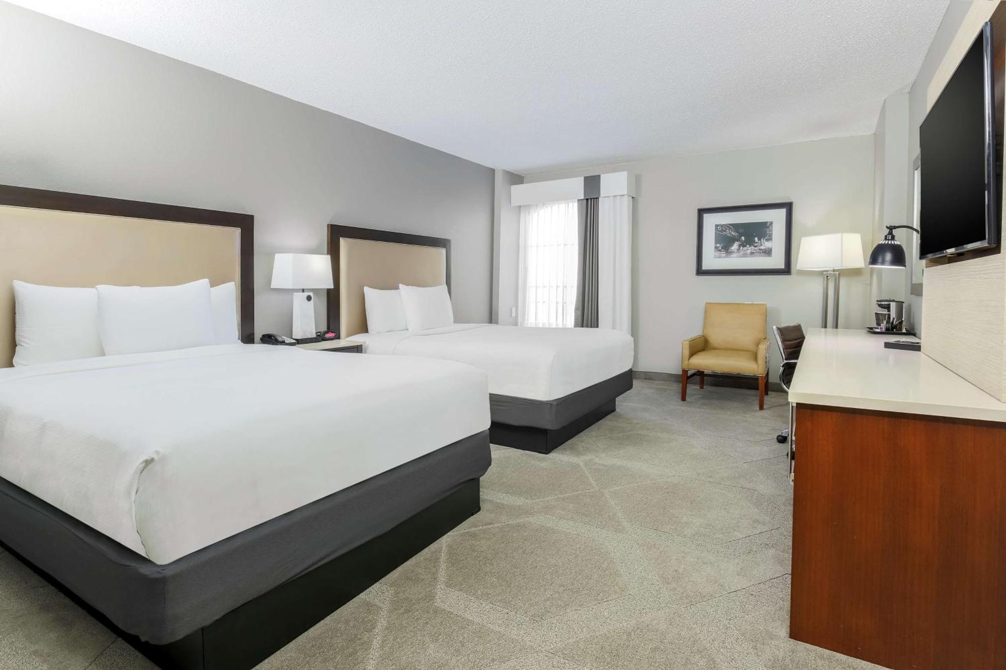 Doubletree By Hilton Austin-University Area מראה חיצוני תמונה