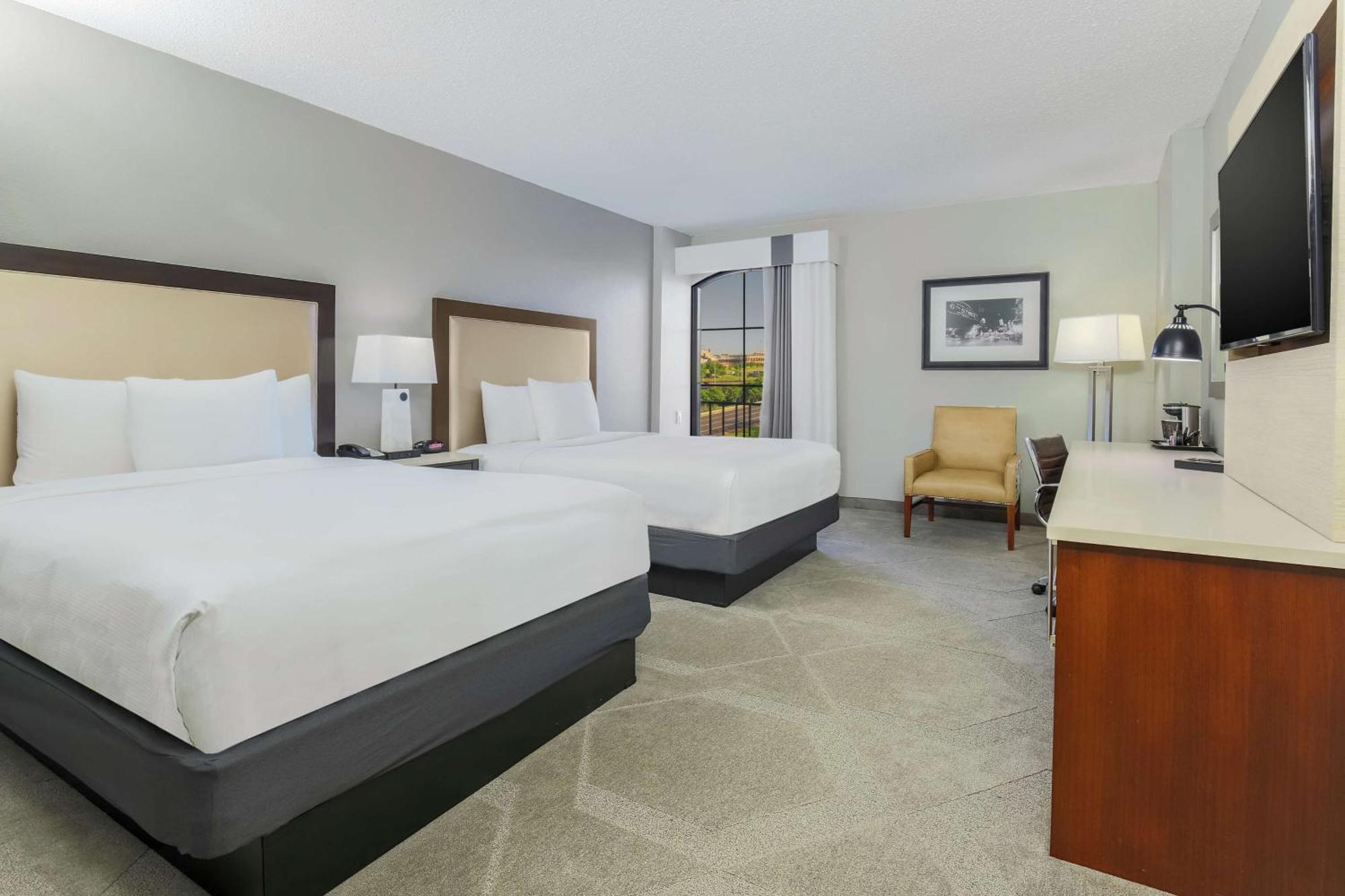 Doubletree By Hilton Austin-University Area מראה חיצוני תמונה
