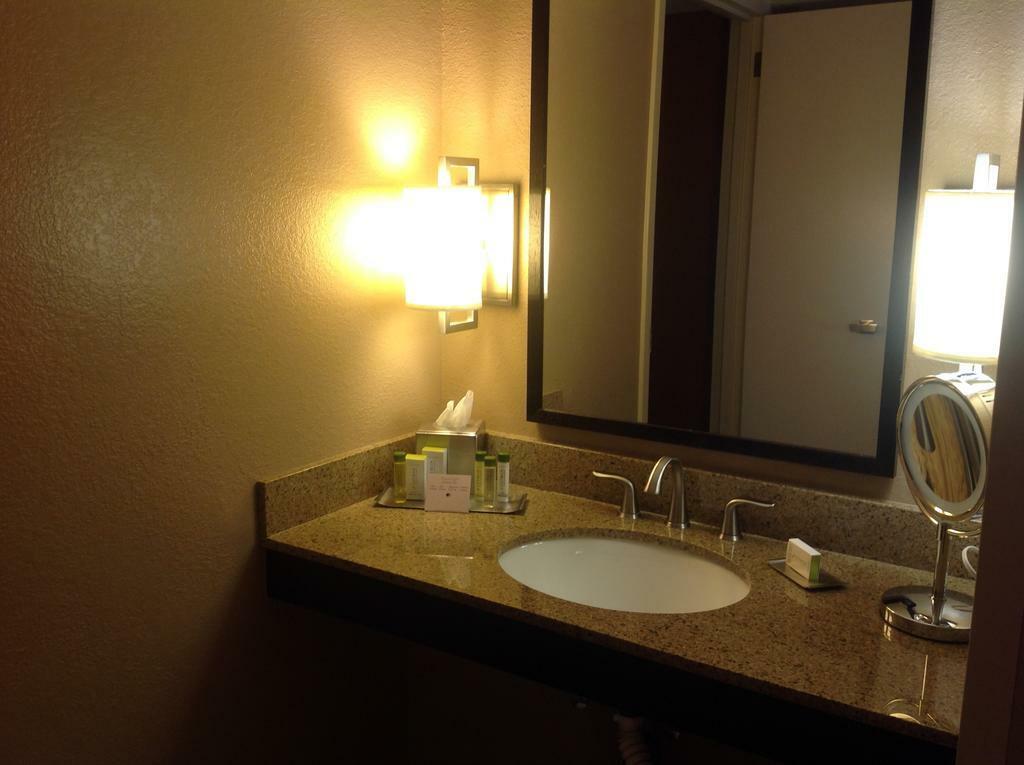 Doubletree By Hilton Austin-University Area מראה חיצוני תמונה